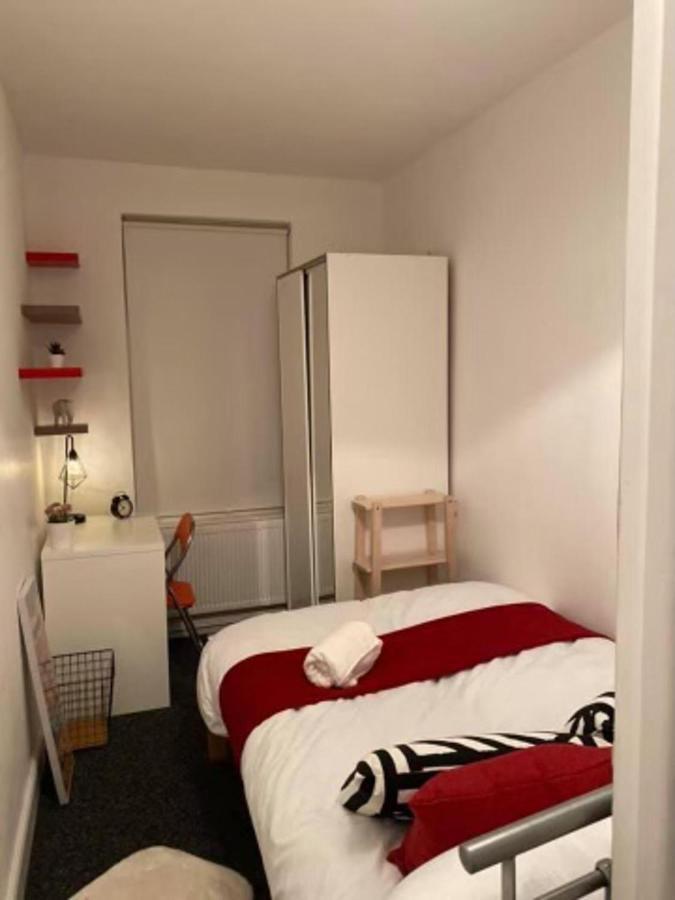 Spacious Four Bedroom Home 3 Bathrooms - Coventry Bagian luar foto