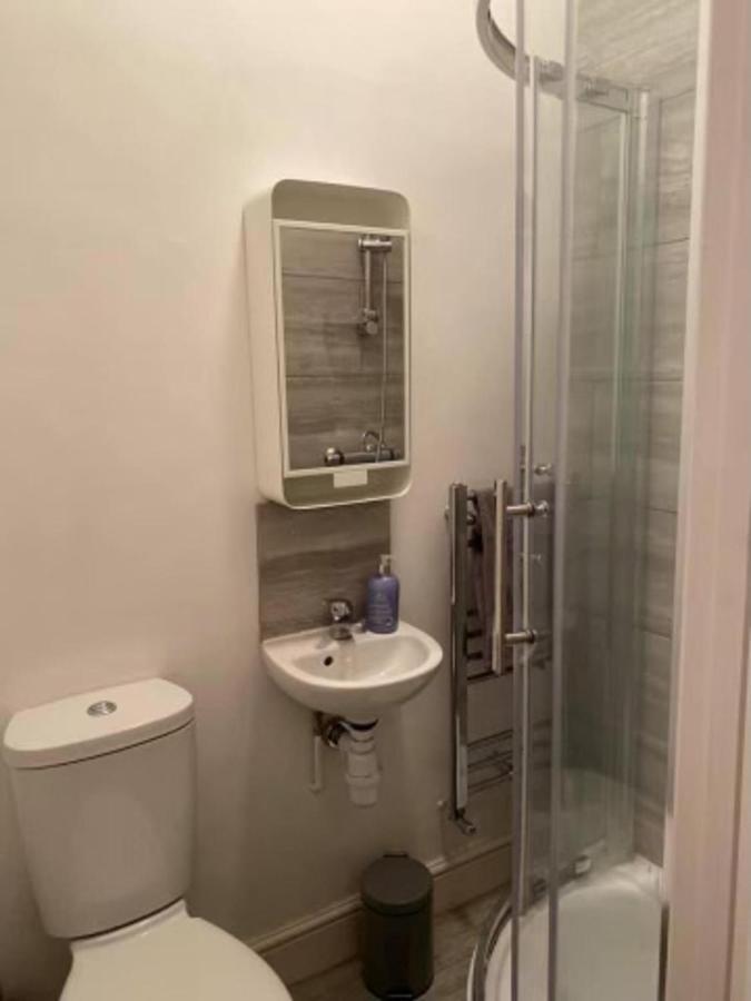 Spacious Four Bedroom Home 3 Bathrooms - Coventry Bagian luar foto