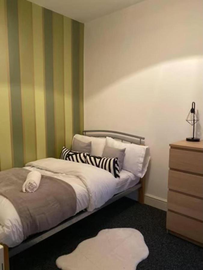 Spacious Four Bedroom Home 3 Bathrooms - Coventry Bagian luar foto