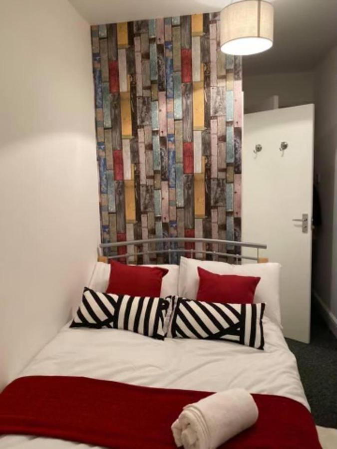 Spacious Four Bedroom Home 3 Bathrooms - Coventry Bagian luar foto