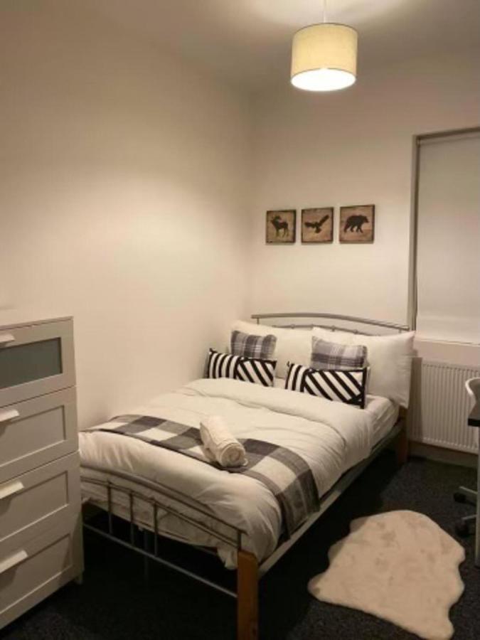 Spacious Four Bedroom Home 3 Bathrooms - Coventry Bagian luar foto