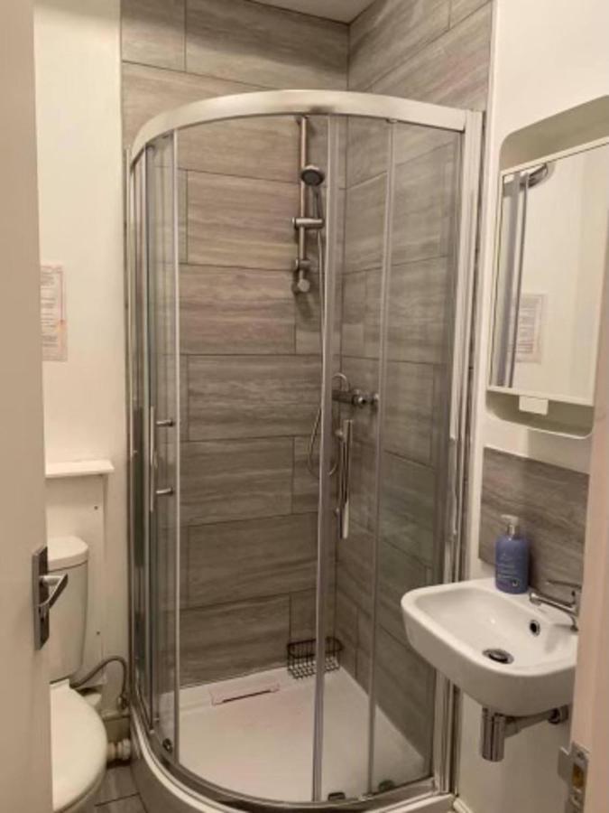 Spacious Four Bedroom Home 3 Bathrooms - Coventry Bagian luar foto
